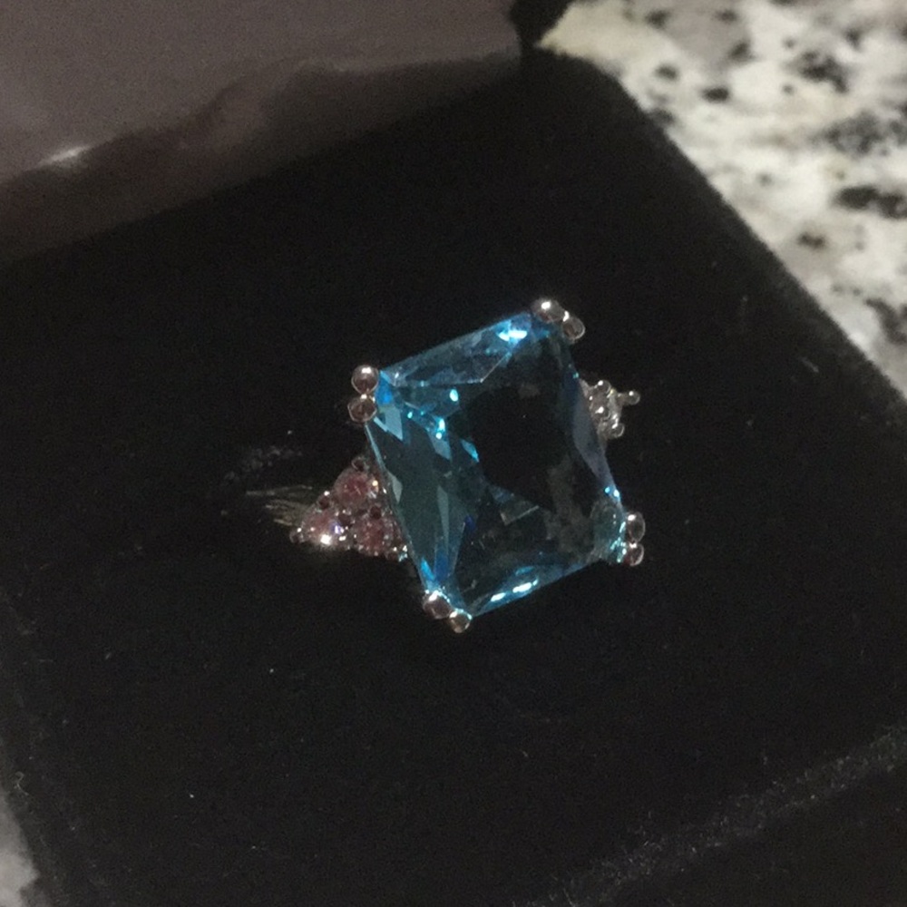 SOLD ⭐️Unusual Emerald Cut Blue Topaz Ring⭐️